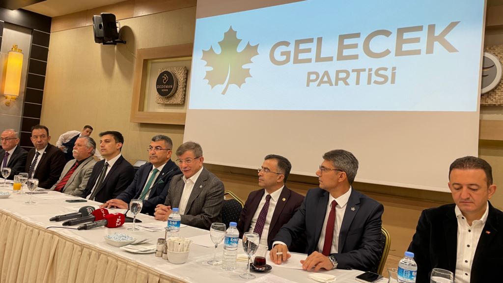 Gelecek Partisi Genel Başkanı Davutoğlu Konya'da gazetecilerle bir araya geldi