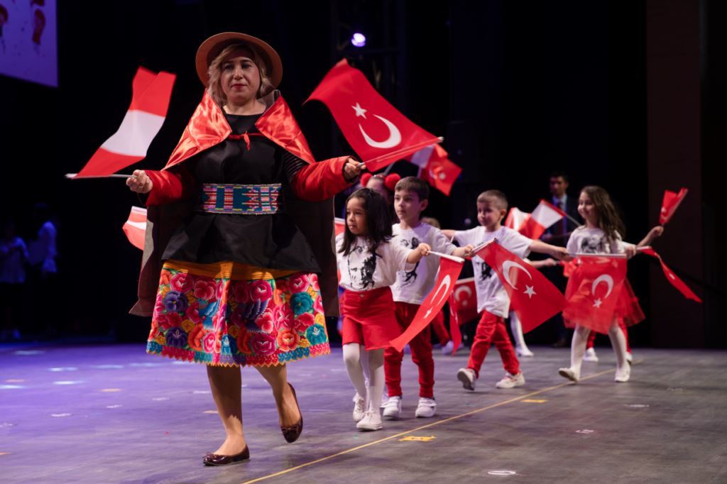 "Dostluk ve Barış İçin Dünya Çocukları Bir Arada"