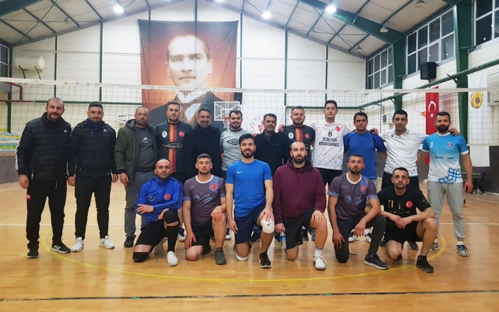 Voleybol turnuvasında finaller başlıyor                                             