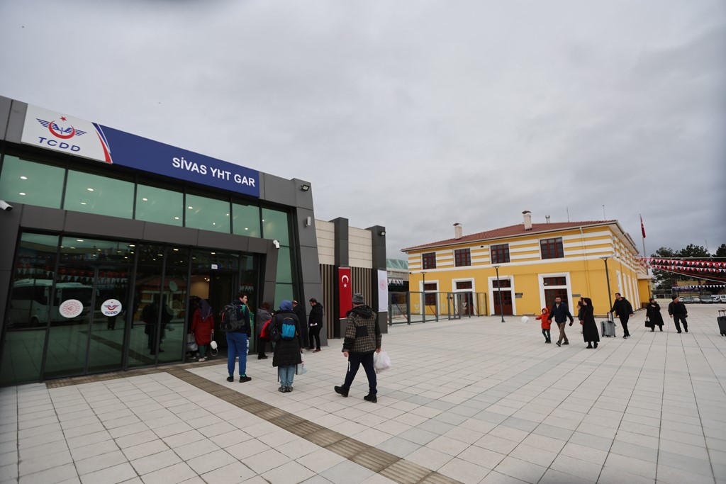 Bilgin, Ankara-Sivas Hızlı Treni'ni değerlendirdi