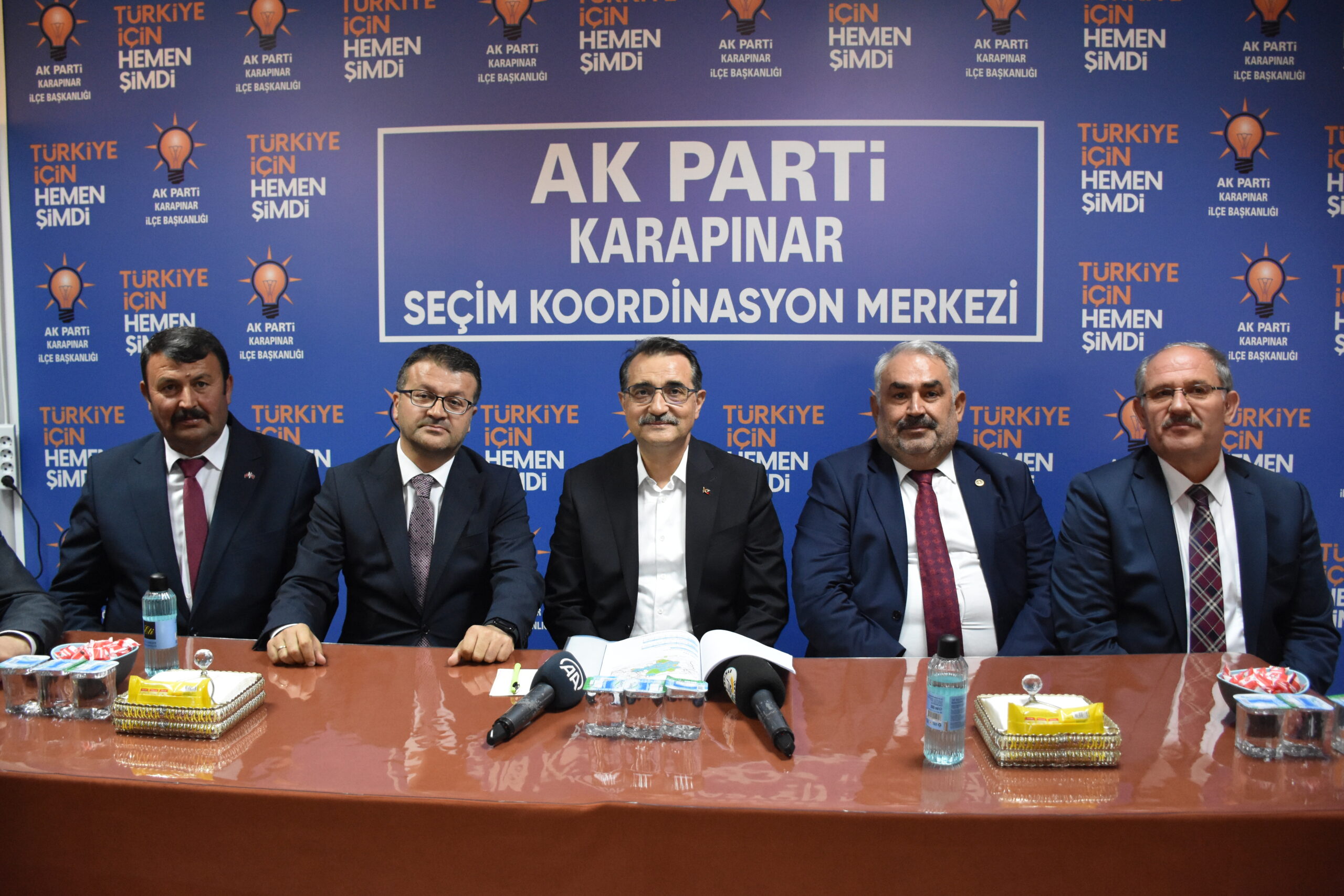 Bakan Dönmez, Konya'da seçim koordinasyon merkezinde konuştu