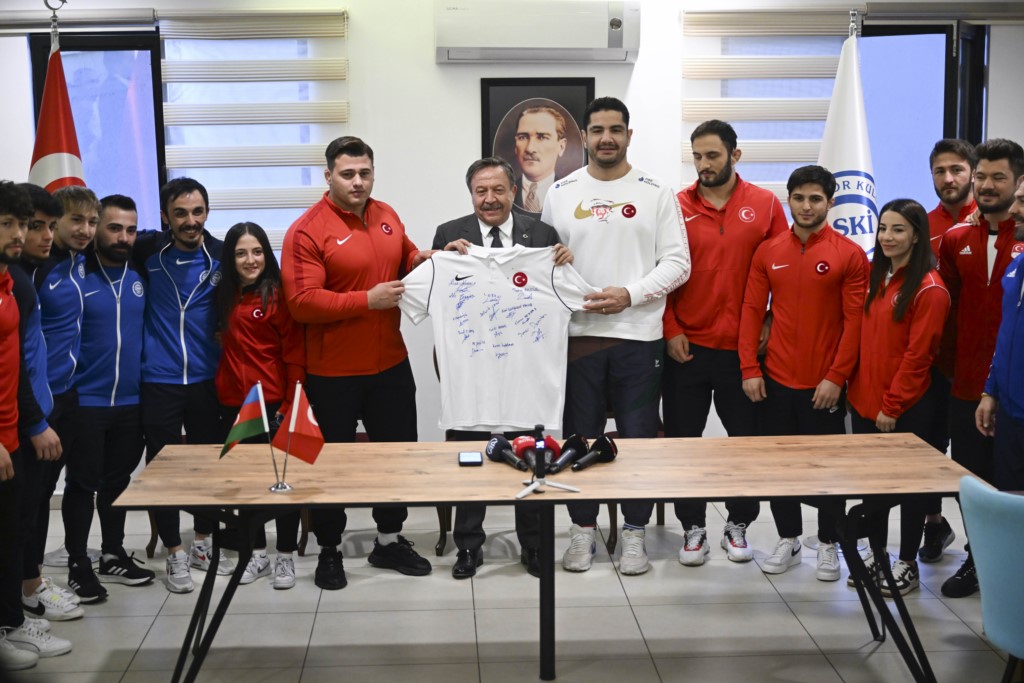 ASKİ Spor'un madalyalı sporcuları medya mensuplarıyla bir araya geldi