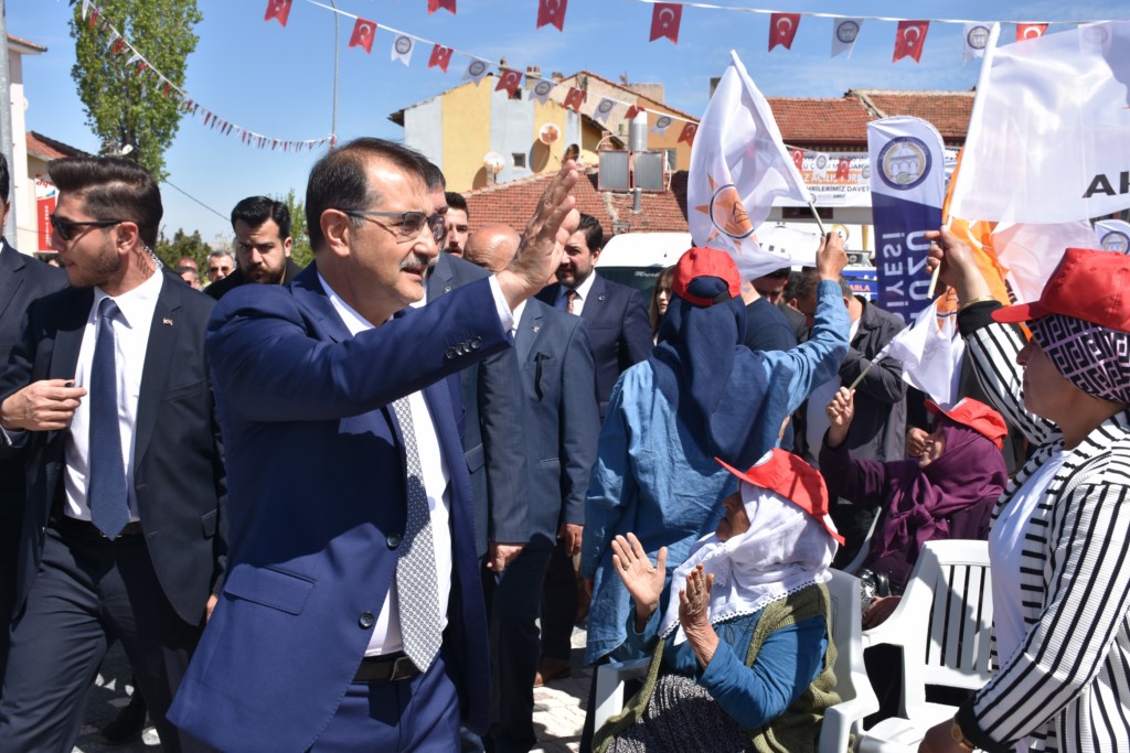 Bakan Dönmez, Eskişehir'in Günyüzü ilçesinde doğal gaz açma törenine katıldı