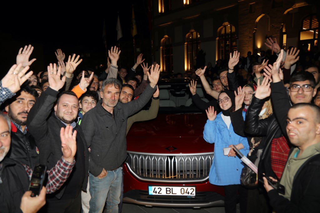 Türkiye'nin yerli otomobili Togg Konya caddelerinde