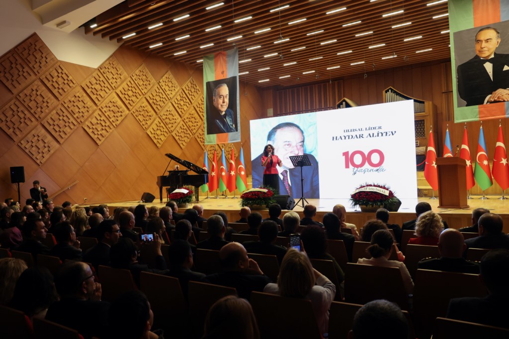 Haydar Aliyev'in doğumunun 100. yılı dolayısıyla etkinlik düzenlendi