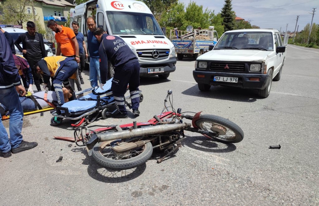 Pikap ile çarpışan motositlet sürücüsü yaralandı