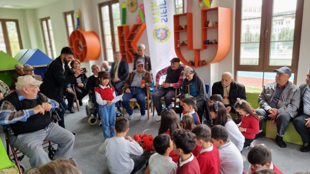 Huzurevi sakinlerine etkinlik düzenlendi