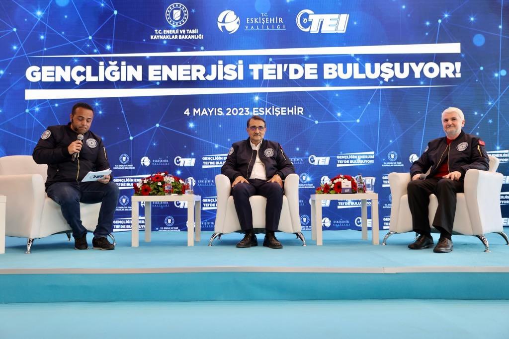 Enerji ve Tabii Kaynaklar Bakanı Dönmez, TEI'de meslek lisesi öğrencileriyle buluştu