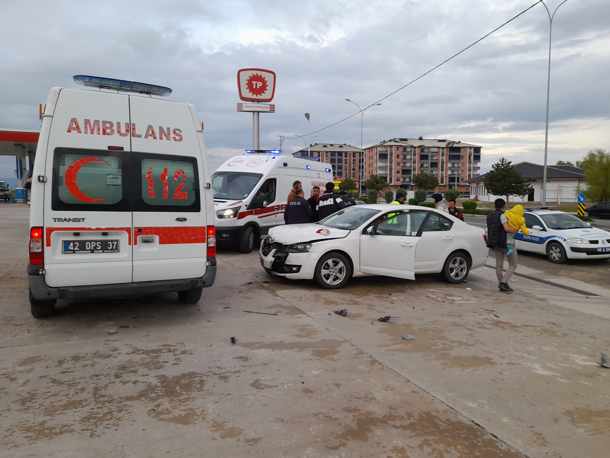 İki otomobilin çarpışması sonucu 5 kişi yaralandı