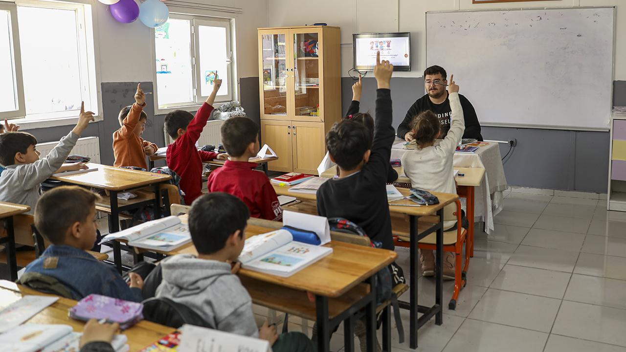 Deprem nedeniyle naklini başka ile aldıran öğrencilerden 72 bin 89'u okuluna döndü