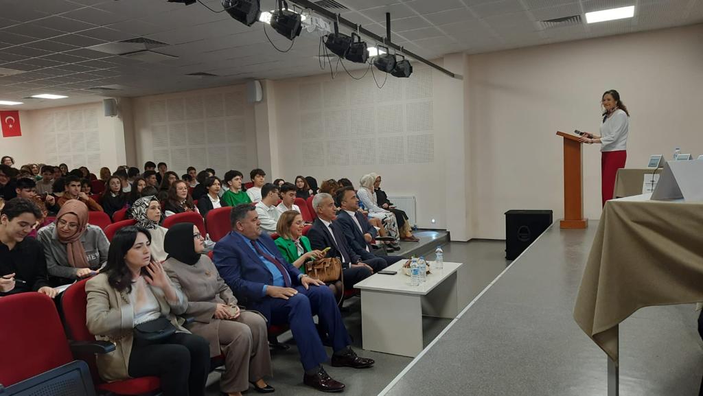 Gölbaşı Anadolu Lisesi'nde "Bilim Uygulamaları Programı" kapsamında panel düzenlendi