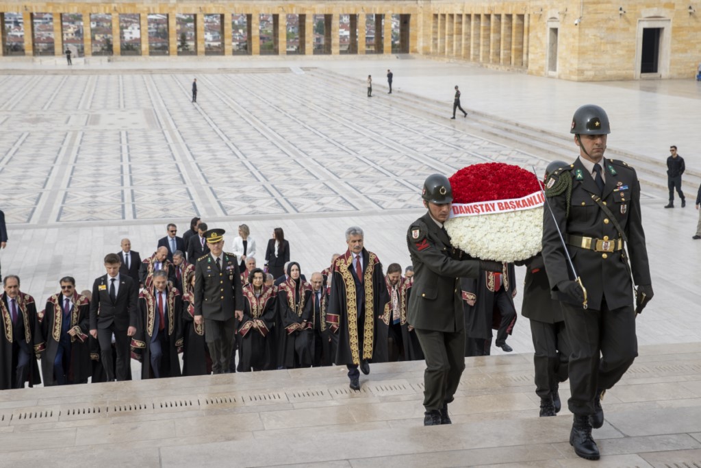 Danıştay üyeleri, 155. kuruluş yıl dönümlerinde Anıtkabir'i ziyaret etti