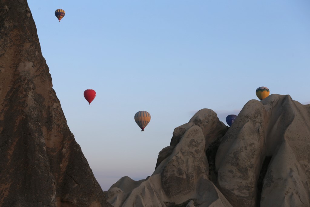 Kapadokya'da nisanda 30 binden fazla turist balon turuna katıldı