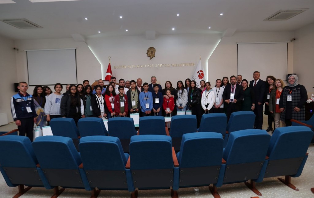 Vali Ayyıldız, Hatay'dan gelen depremzede öğretmen ve öğrencilerle buluştu