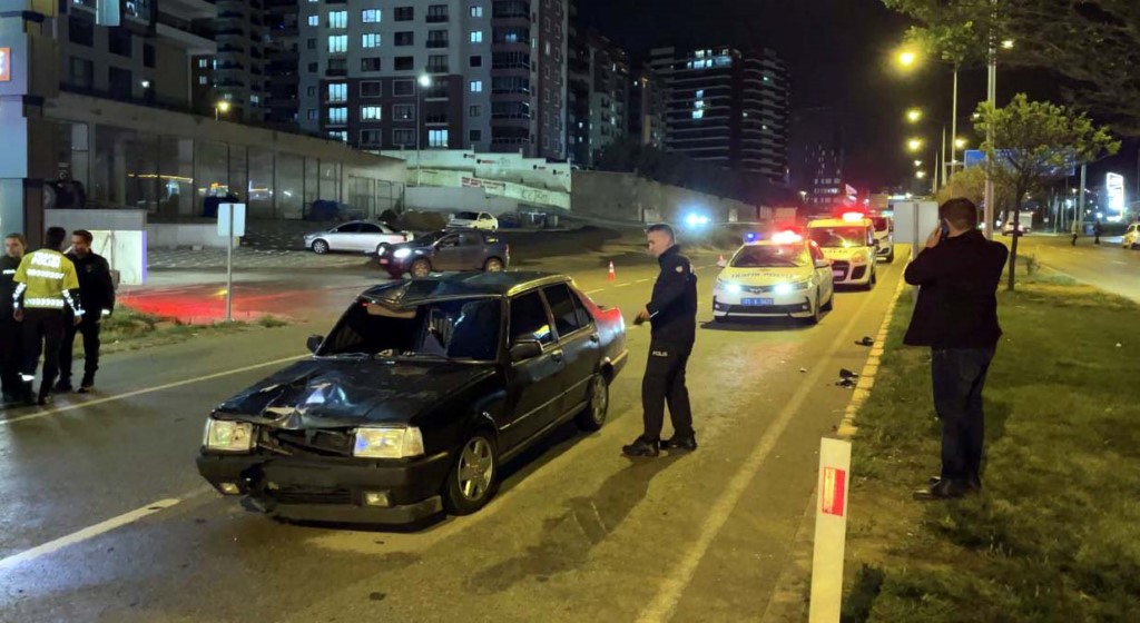 Otomobilin çarptığı kadın yaşamını yitirdi