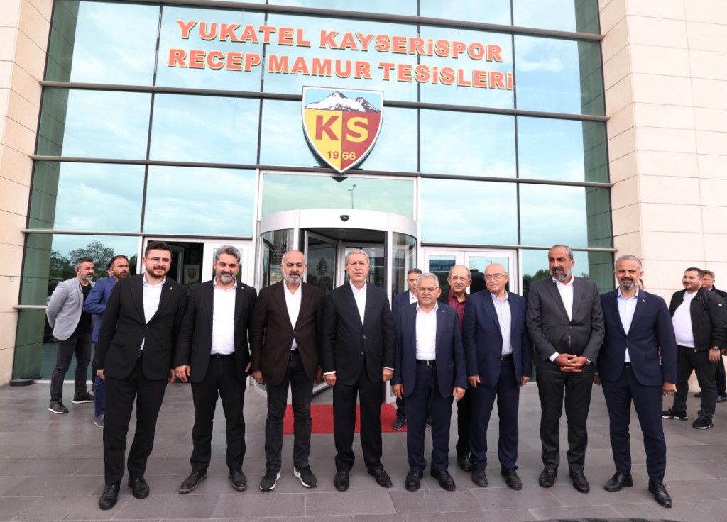 Bakan Akar'dan Yukatel Kayserispor ziyareti