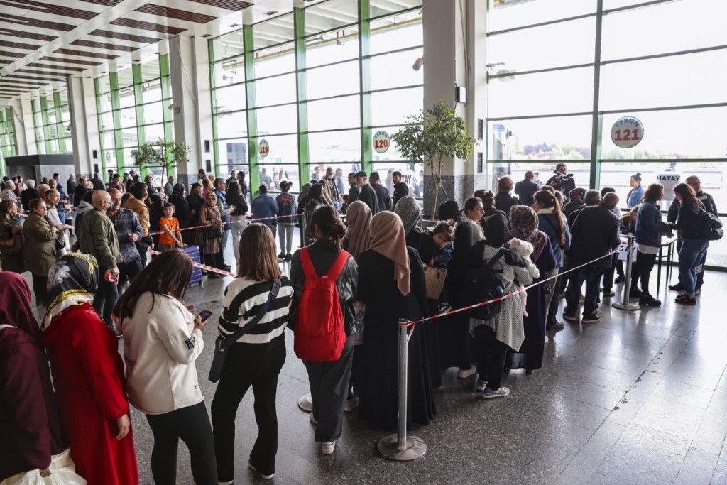 Otobüs terminalinde "14 Mayıs" hareketliliği