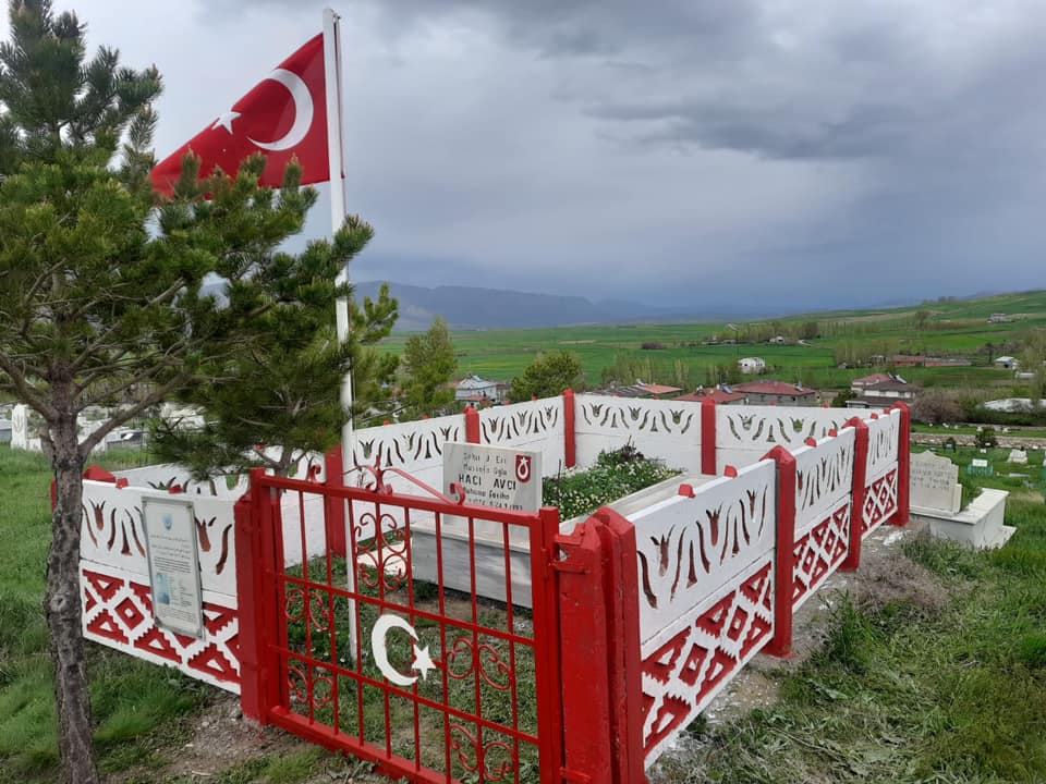 Şehit mezarlarının bakımı yapıldı