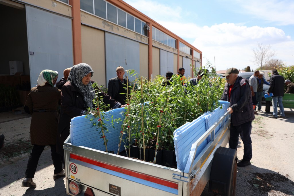 Konya Büyükşehir 31 İlçede Çiftçiye Destek Oluyor