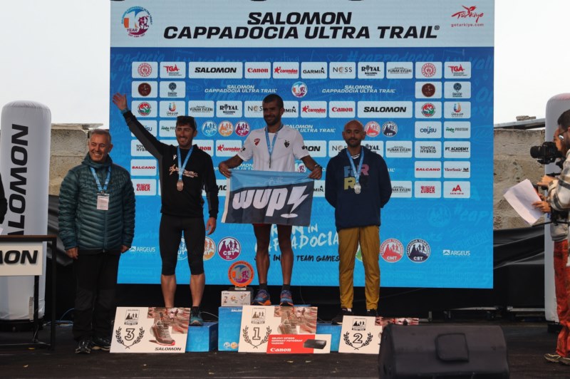 aa-20231015-32411774-32411770-salomon-kapadokya-ultra-trail-kosusunda-odul-toreni-duzenlendi.jpg