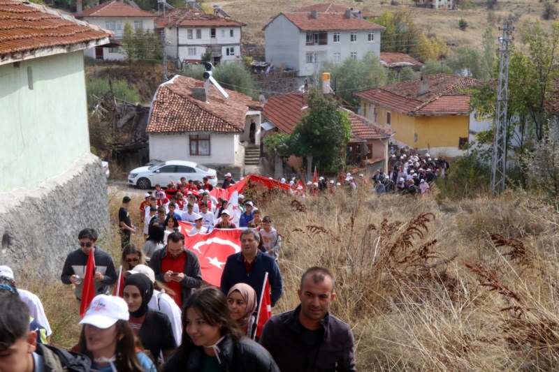 aa-20231015-32412241-32412231-cankirida-14-istiklal-yolu-yuruyusu-gerceklestirildi.jpg