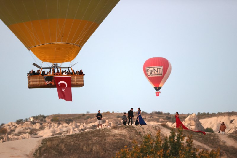 aa-20231029-32556869-32556865-cumhuriyetin-100-yilinda-kapadokya-semalari-turk-bayraklariyla-renklendi.jpg