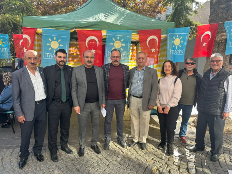 yi-partiden-emekliler-icin-imza-kampanyasi-2.jpg