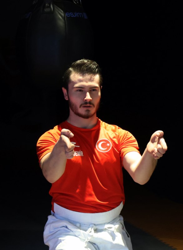 aa-20231114-32867771-32867769-milli-sporcu-enes-ozdemir-dunya-karate-sampiyonasindaki-basariyi-degerlendirdi.jpg