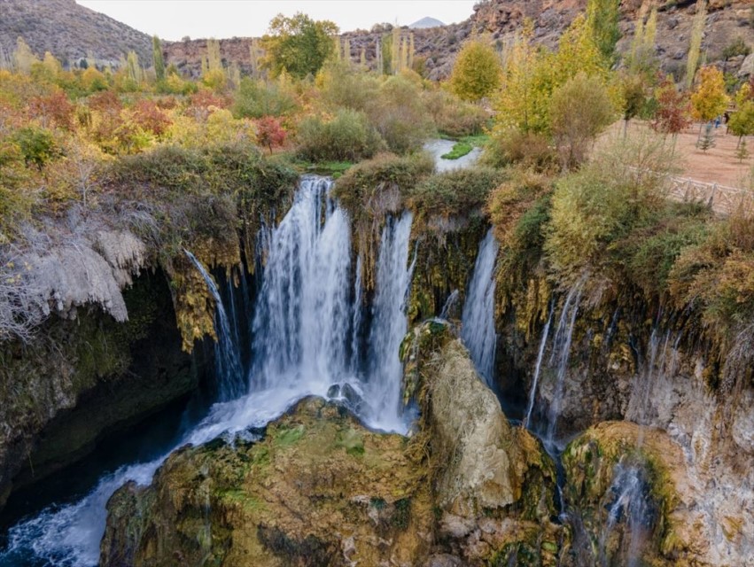 konyanin-unlu-selalesi-sonbaharin-son-ziyaretcilerini-agirliyor-2.jpg