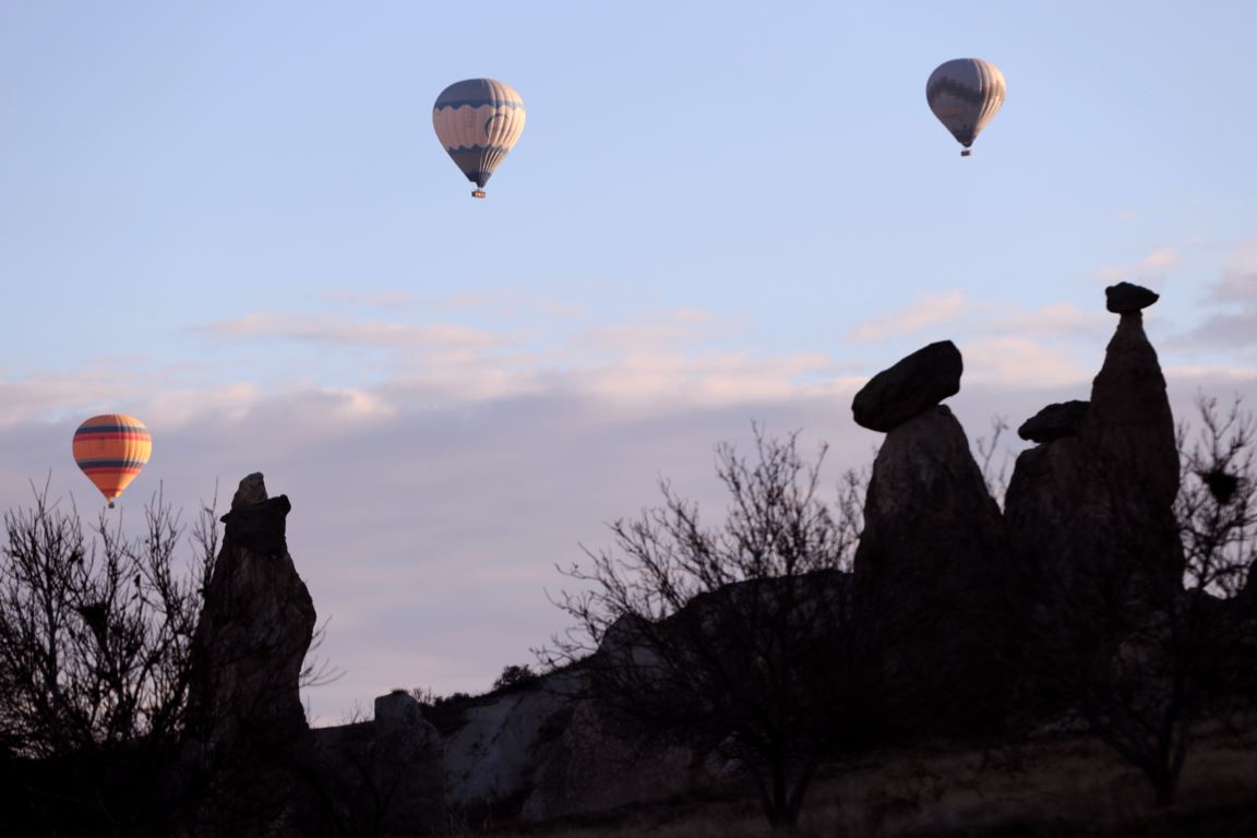 aa-20231207-33123035-33123024-kapadokyada-36-yil-once-5-kisinin-ucusuyla-baslayan-sicak-hava-balonculugu-turizmin-lokomotifi-oldu.jpg