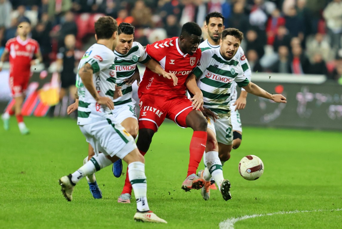 konyaspor-samsunspor-puanla-donuyor-2.jpg