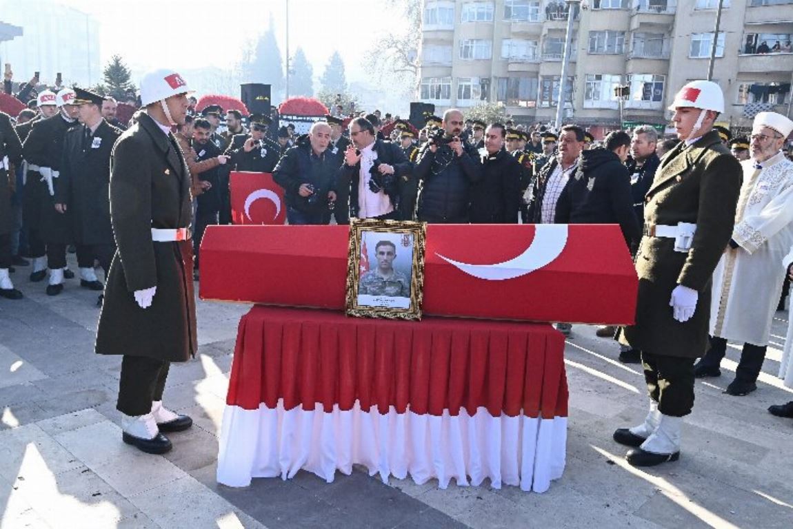 turkiye-sehitlerini-ugurladi-1.jpg