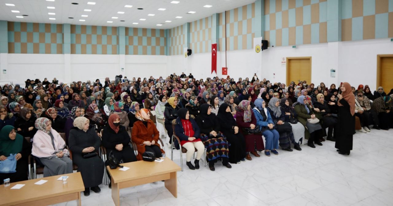 saliha-erdim-semineri-1.jpg