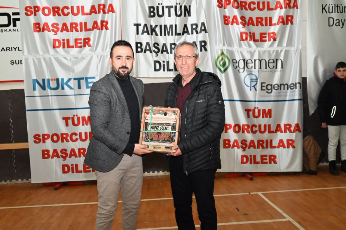 voleybolda-heyecan-sona-erdi-kupalar-baskandan-2.jpg