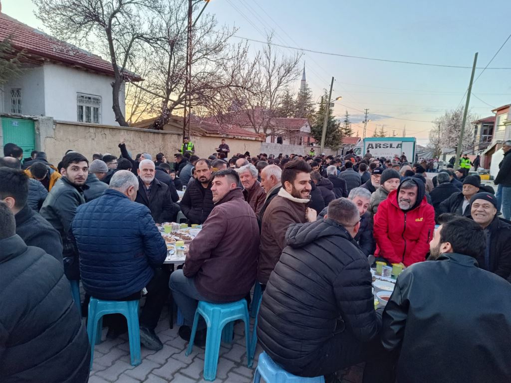 nli-mahallesinde-geleneksel-iftar-yemegi-verildi-2.jpg