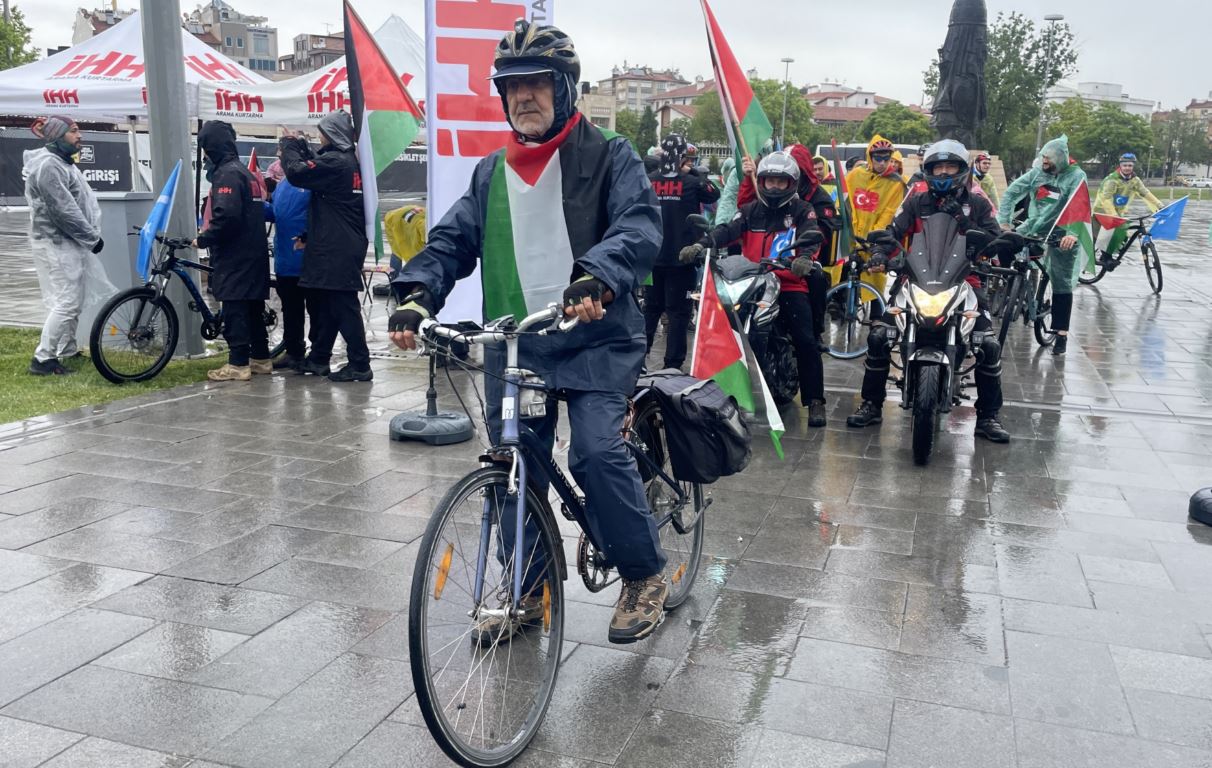 konyada-israili-protesto-etmek-icin-pedal-cevirdiler-1.jpg