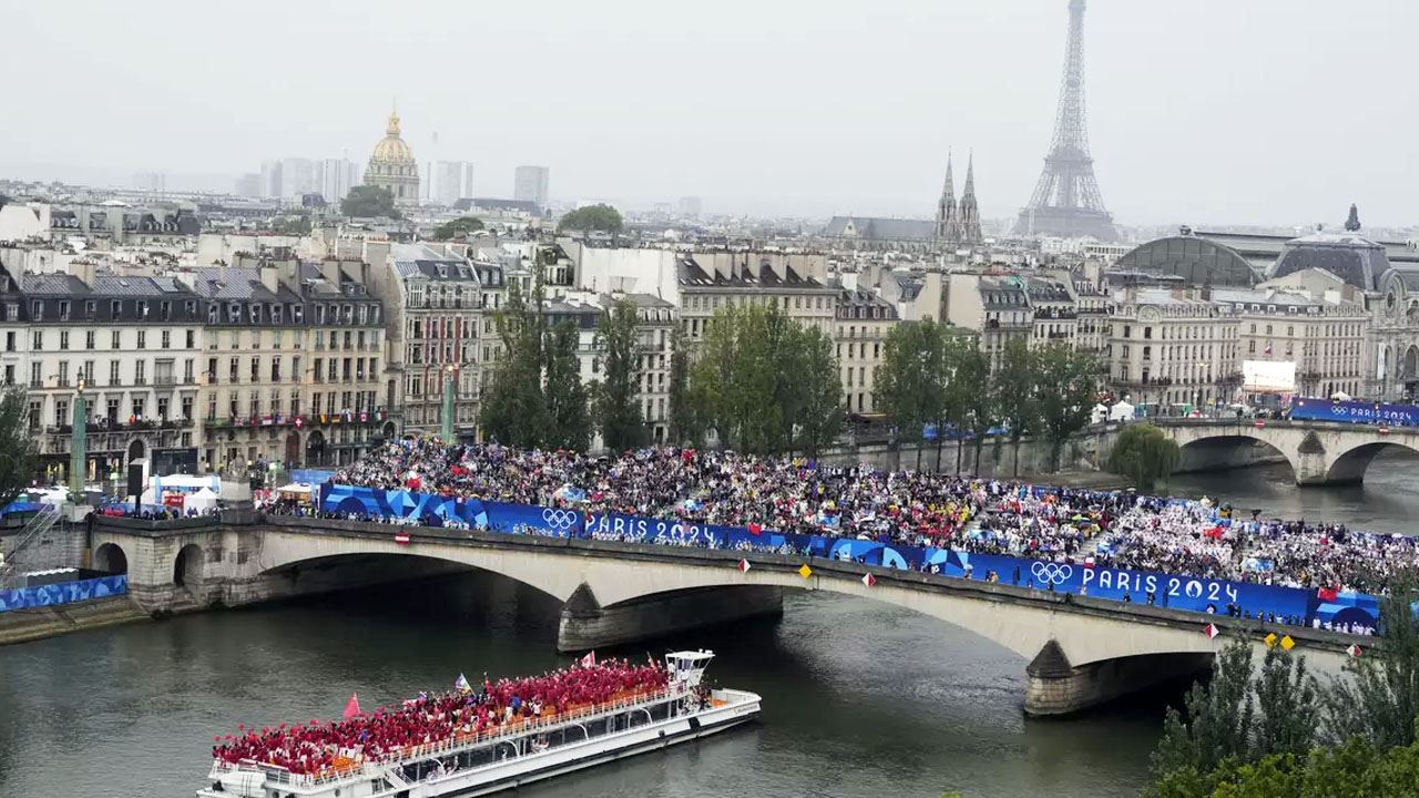 paris-2024-olimpiyat-oyunlarinda-gorkemli-acilis-3.jpg