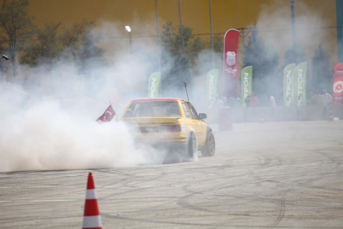 konyada-bir-ilk-slalom-yarisi-ve-drift-gosterisi-yapildi-1.jpg