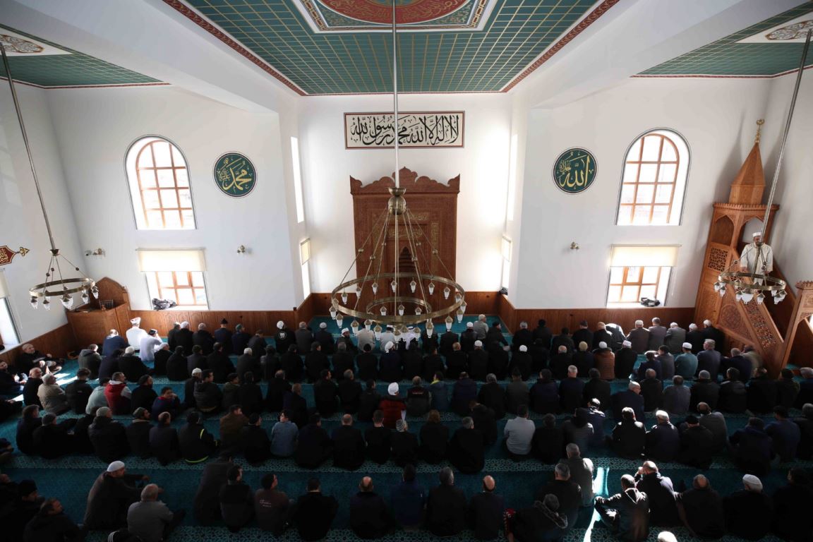 meram-gemalmaz-ak-camii-cemaatle-bulustu2.jpg