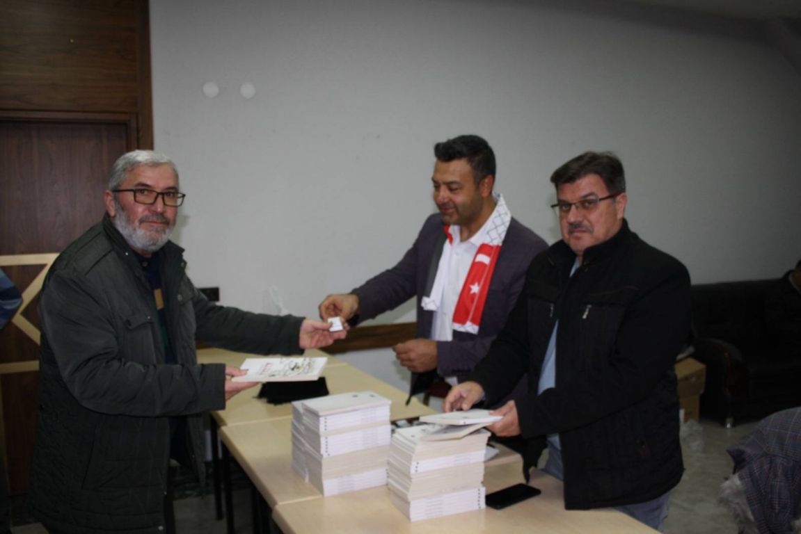 en-uzun-gecede-kitap-okudular-3.jpg