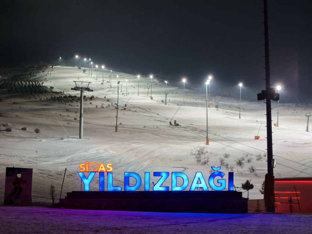 yildiz-dagi-kayak-merkezinde-gece-kayagi-1.jpg