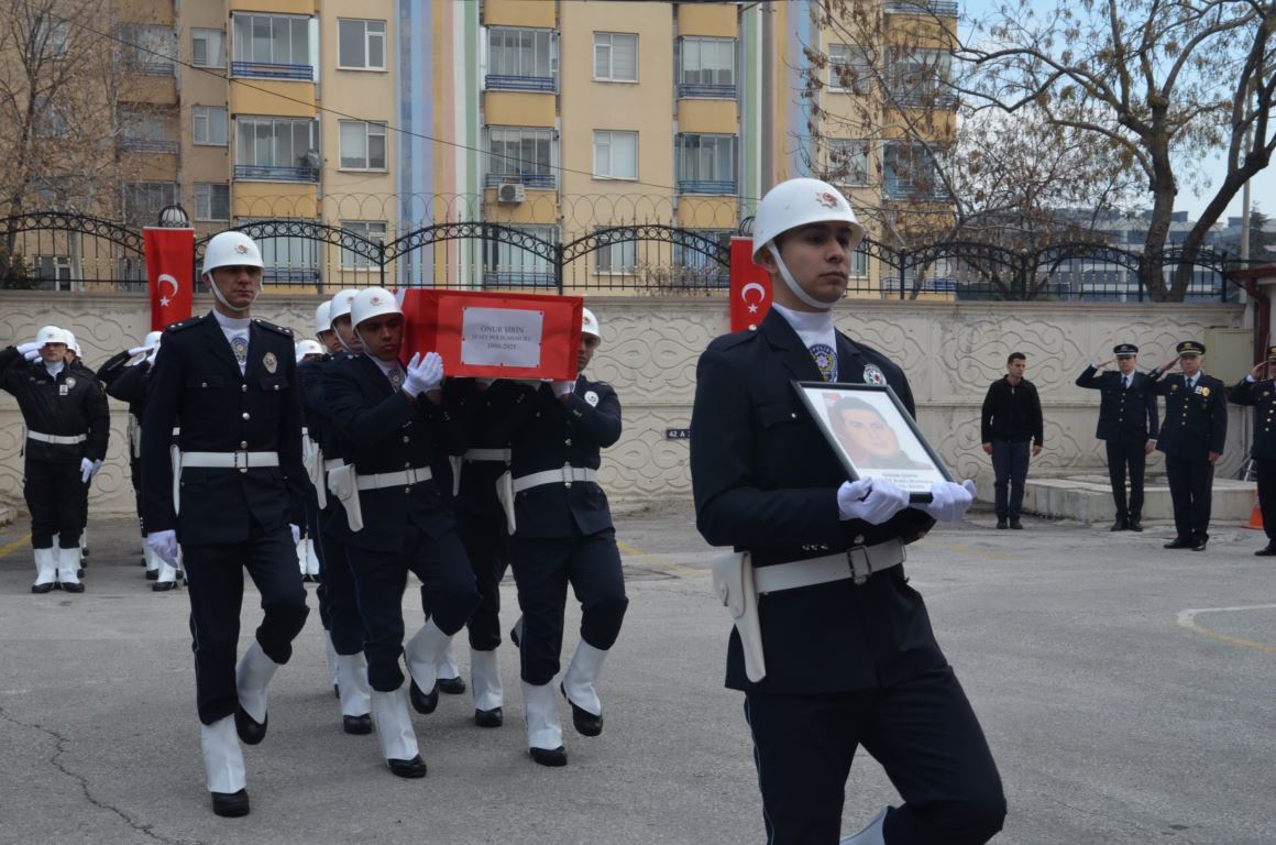 konyada-trafik-kazasinda-sehit-olan-polis-icin-toren2.jpg