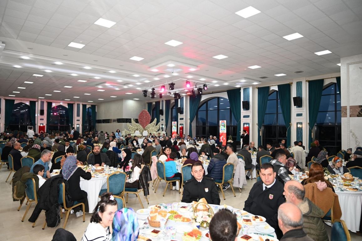 seydisehirde-sehit-aileleri-ve-gazilere-iftar-daveti1.jpg