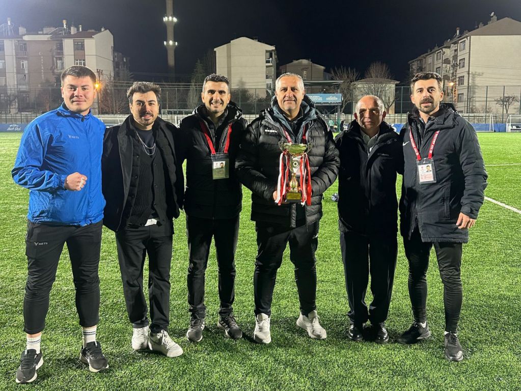 meram-karakartallar-u18-takimi-konya-sampiyonu-2.jpg