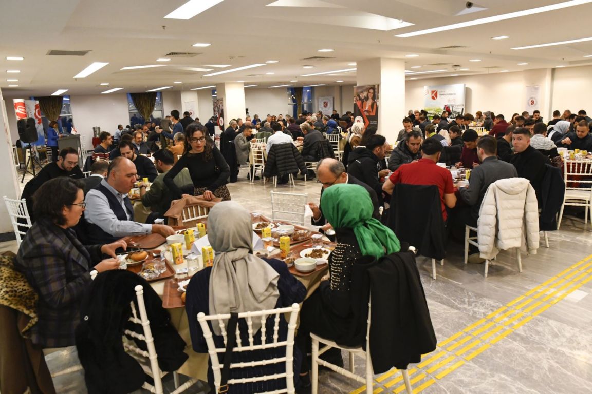 ktun-mezunlari-iftarda-bulustu-4.jpeg