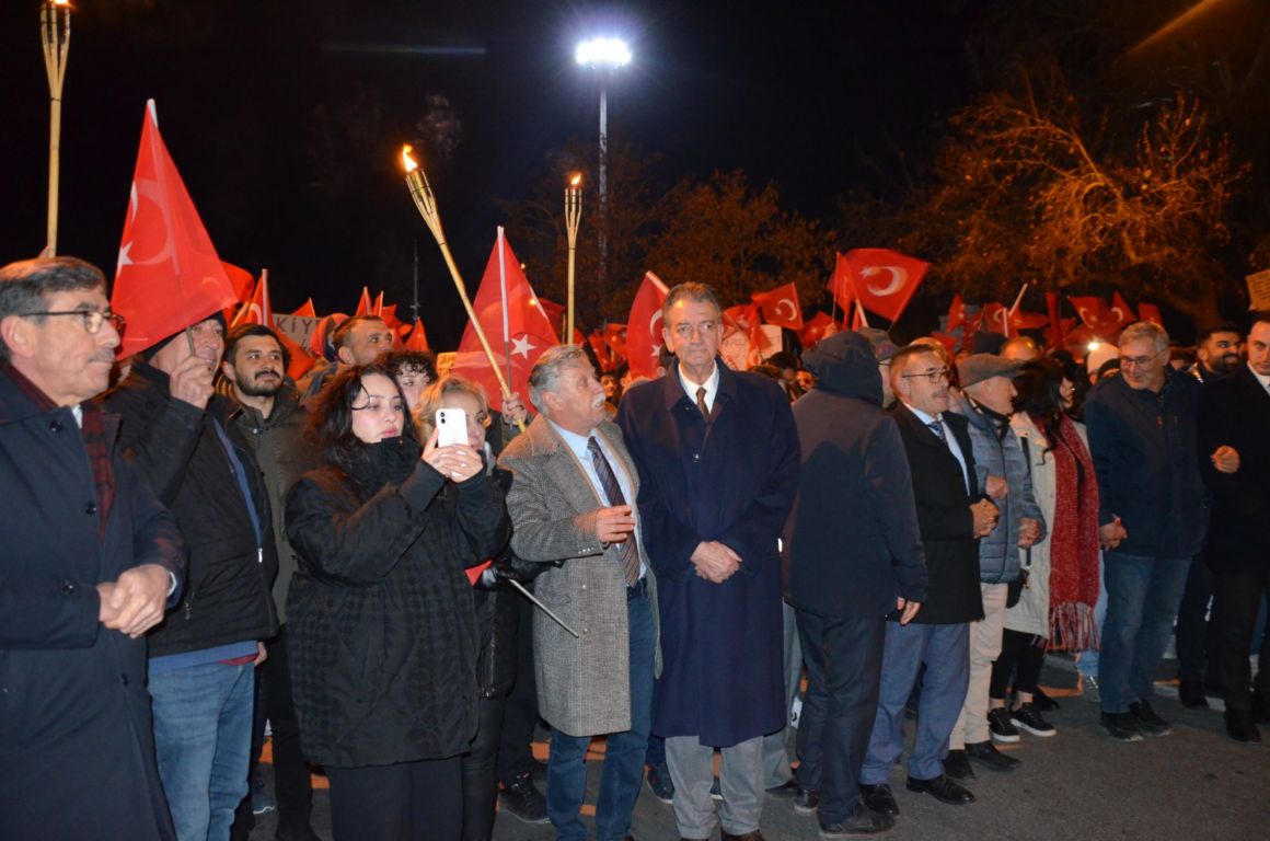 chp-konyada-imamogluna-destek-mitingi-duzenledi-4.jpg