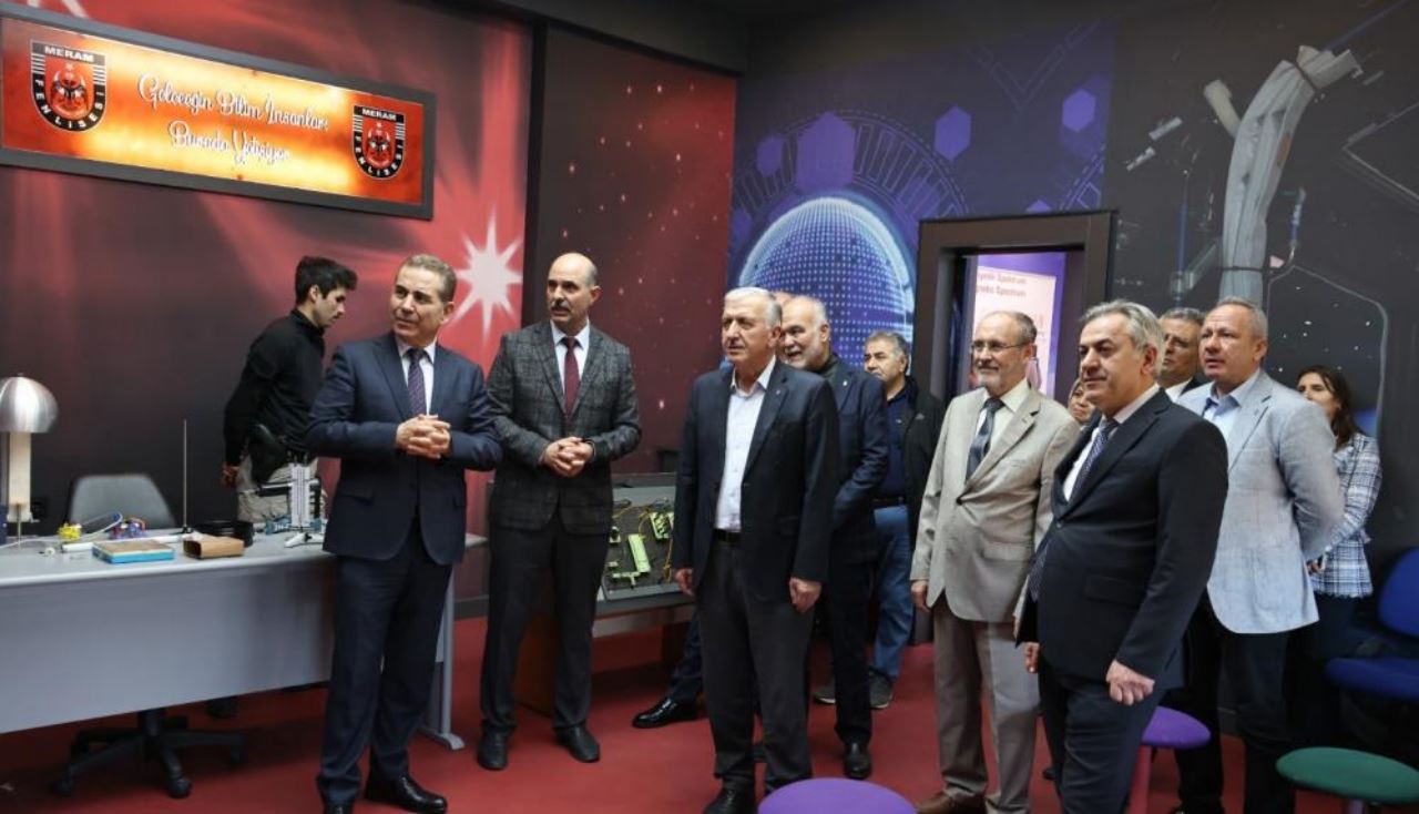 meram-fen-lisesine-yeni-nesil-laboratuvar2.jpg