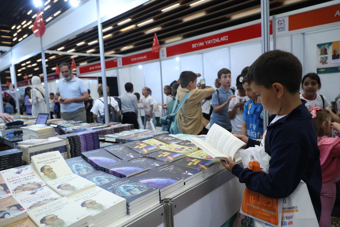 baskan-altay-cocuk-kitap-gunlerinin-kapanisinda-coskuya-ortak-oldu3.jpg