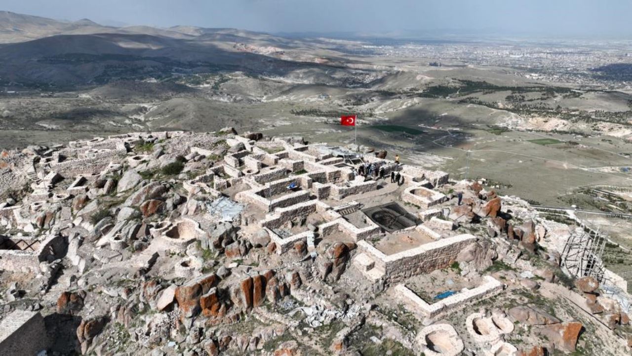 konyanin-zirvesi-turizme-aciliyor1.jpg