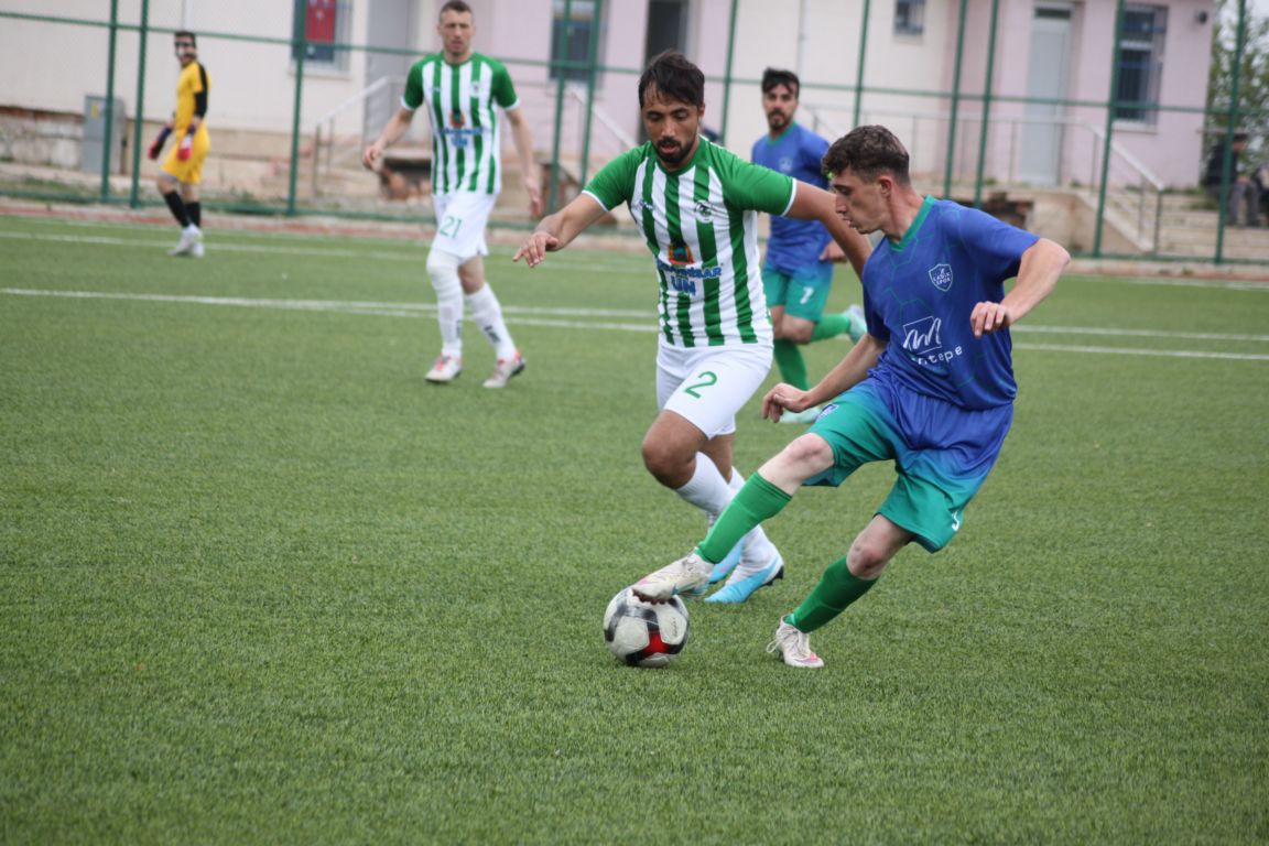 halici-ladiksporun-zorlu-deplasmani-yarida-kaldi-2.jpg